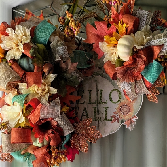 A Gorgeous, Hello Fall wreath - Picture 3 of 10